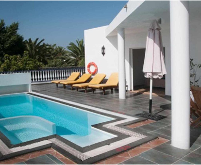 Foto de Villas del Mar donde se puede ver su piscina
