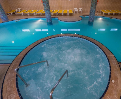 Foto de el relajante jacuzzi con piscina del Hotel Golden Taurus Aquapark