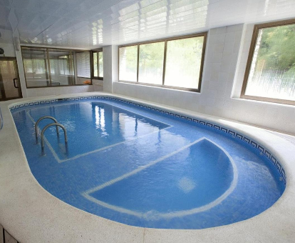 Foto de la piscina con jacuzzi en el Hotel Estanys Blaus