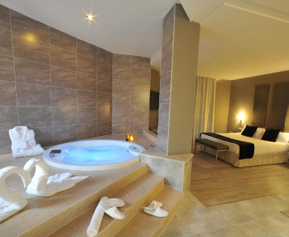 Foto del espectacular jacuzzi en una de las habitaciones del Hotel Luve