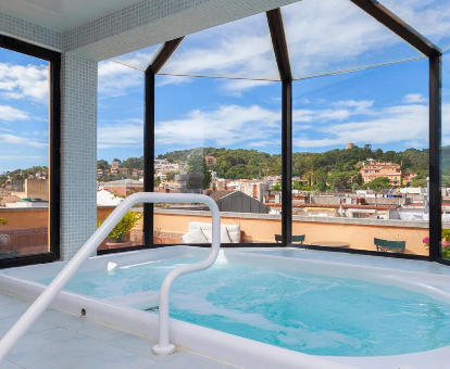 Foto del espectacular jacuzzi en el Hotel Vila de Tossa