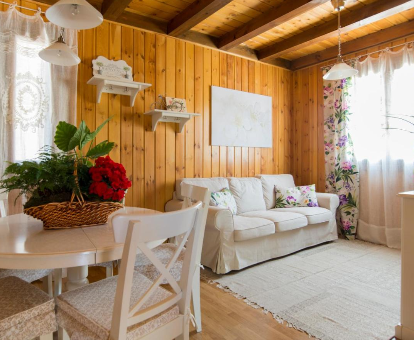 Foto de la elegante y acogedora sala de estar de Casa Miguel