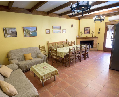 Foto de la amplia sala de estar de Casa Rural Alonso Quijano