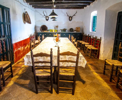 Foto de Villa casa Rural Los Cortijos Rubiales, donde se puede mirar su amplio comedor
