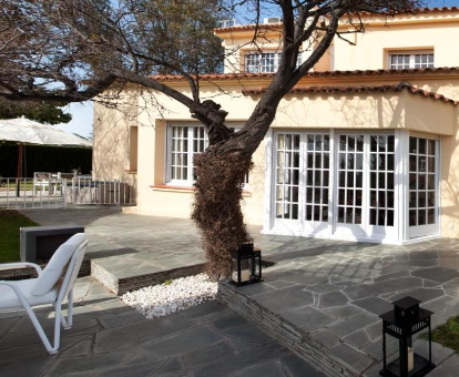 Foto de Villa Gaudi donde se observa la parte exterior de la Villa