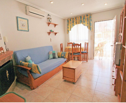 Foto de Villa Holiday Home Tamarit donde se puede ver su amplia sala de estar