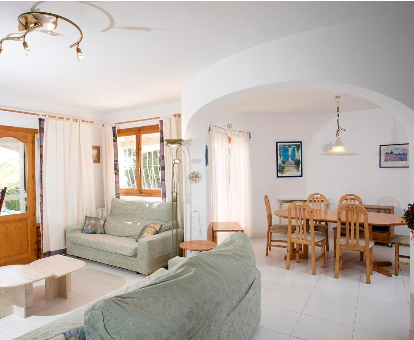 Foto de Villa Holiday Home los Almendros donde se observa su sala de estar