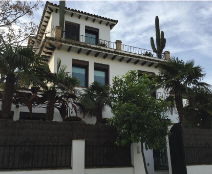 Foto de Villa la Casa de Las Pergolas donde se puede ver su entrada principal