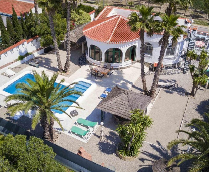 Foto aerea de Villa Luxurious La Escuera donde se observa toda la villa