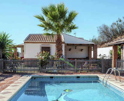 Foto tomada desde la zona de la piscina en Villa Roofed Cottage in Andalusia