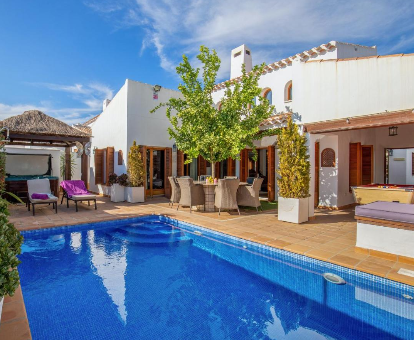 Foto de Villa With donde se observa su espacio exterior con piscina y terraza