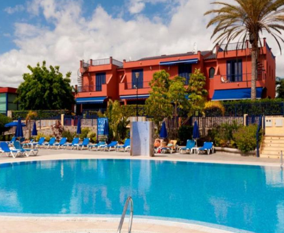 Foto de Villa Meloneras donde se puede apreciar su amplia piscina
