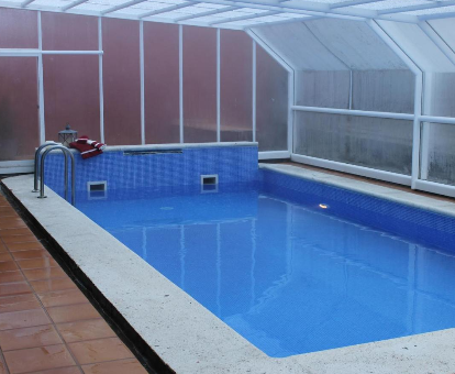 Foto de la piscina cubierta climatizada