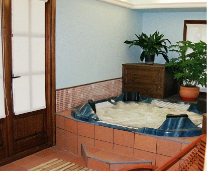 Foto de la bañera de hidromasaje en la zona de spa