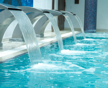 Foto de la piscina con chorros de agua del spa