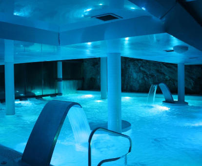 Foto de la piscina de hidroterapia cubierta en el spa