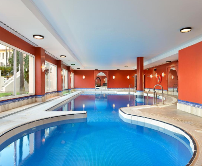 Foto de las piscinas interiores en el spa